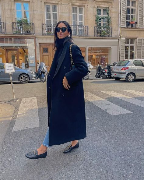 Long Navy Wool Coat, Long Navy Wool Coat Outfit, Long Navy Coat Outfits, Navy Coat Outfits For Women, Navy Blue Coat Outfit Winter, Navy Wool Coat Outfit, Blue Coat Outfit Winter, Navy Blue Coat Outfit, Navy Coat Outfit