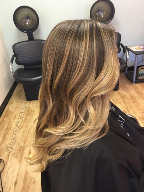 Honey platinum baby blonde color on golden long dirty blonde and dark brown / light balayage on medium to long Brown Light Balayage, Summer Hairstyles For Straight Hair, Light Balayage, Baby Blonde, Nice Hairstyles, Balayage Long Hair, Hair Dyed, Blond Balayage, Brunette Hair With Highlights