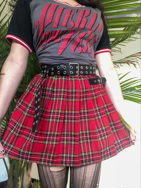 Pleated Plaid Skirt Outfit, Plaid Skirt Outfit Summer, Band Tee And Skirt Outfit Grunge, Red Plaid Skirt Outfit, Pleated Skirt Plaid, Plaid Skirt Outfit Grunge, Pink Plaid Skirt Outfit Grunge, Red Plaid Skirt Outfit Grunge, Band Tee Outfits