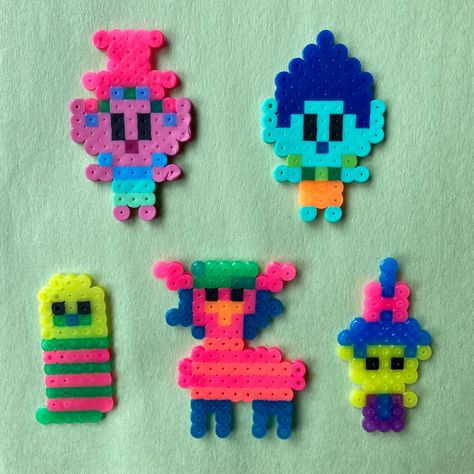 Fuzz Beads Ideas, Perler Bead Patterns Characters, Uno Reverse Card Perler Beads, Bluey Pearl Beads, Tiny Pearler Bead Patterns, Trolls Perler Bead Patterns, Pearl Beads Pattern Disney, Perler Bead Templates Pixel Art, Inside Out Perler Bead Patterns