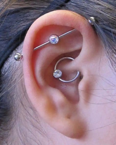 Daith And Industrial Piercing, Ear Piercings Conch, Ear Piercings Industrial, Constellation Piercings, Piercing Daith, Ear Peircings, Industrial Piercing Jewelry, Ear Piercings Chart, Piercing Chart