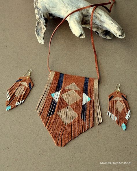 DIY Tribal Suede Fringe Leather Necklace madeinaday.com Leather Fringe Necklace, Diy Bohemian, Necklaces Ideas, Fringe Jewelry, Vintage Jewelry Diy, Diy Leather Earrings, Leather Jewelry Diy, Fringe Necklace, Expensive Jewelry