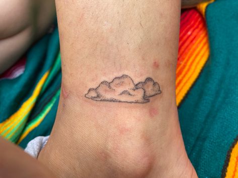 Fine line cloud tattoo on the ankle. Handpoked (stick and poke) by me! @miribechtel on pinterest and instagram <3 Fluffy Cloud Tattoo, Cloud Line Tattoo, Line Cloud Tattoo, Simple Cloud Tattoo, Small Cloud Tattoo, Cloud Tattoo Ideas, Cloud Tattoos, Clouds Tattoo, Tattoo Thoughts