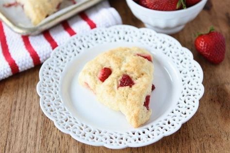 Strawberry Ricotta Scones Ricotta Strawberry, Strawberry Scones Recipe, Ricotta Scones, Strawberry Ricotta, Spring Breakfast, Strawberry Scones, Scones Recipe, Scone Recipe, Sweets Treats