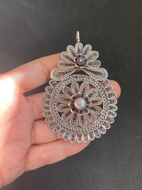 Festive Filigree Jewelry, Luxury Metal Filigree Jewelry, Silver Filigree Jewelry For Diwali, Festive Filigree Pendant Jewelry, Silver Filigree Flower Pendant Jewelry, Filigree Jewellery, M Letter Images, Silver Handmade Jewelry, Jewellery Design Sketches