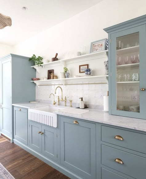 Kitchen Cabinet Paint, Kitchen Shapes, Bold Kitchen, Серая Кухня, Devol Kitchens, Painted Kitchen Cabinets Colors, Blue Kitchen Cabinets, Cabinet Paint, Cabinet Paint Colors