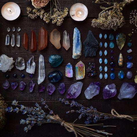 Pagan Poetry, Crystal Magic, Witch Aesthetic, Crystal Grid, Samhain, Energy Crystals, Gems And Minerals, Crystal Gems, Book Of Shadows