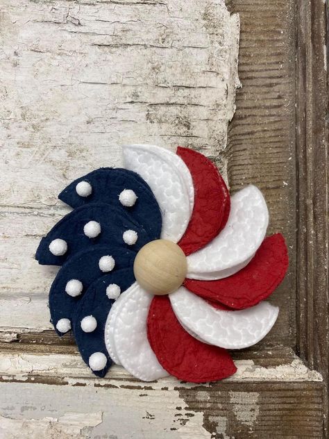 Patriotic Felt Ornaments, Patriotic Christmas Ornaments, Patriotic Crafts Diy, Patriotic Diy, Americana Crafts, The Shabby Tree, T Craft, Cotton Rounds, 4th July Crafts