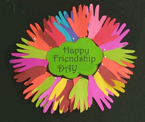 Board Decoration Happy friendship day Friendship Day Chart Ideas, Friendship Day Chart For School, Friendship Day Party Ideas, Friendship Day Decoration Ideas For School, Friendship Day Decoration In School, Friendship Day Board Decoration Ideas, Friendship Day Decoration Ideas, School Door Decorations, Birthday Card Craft