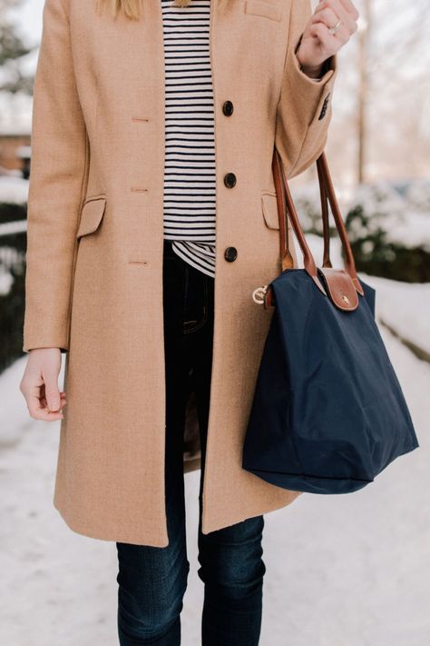 Preppy Handbags, Red Berets, Kelly In The City, Red Beret, Longchamp Bag, Saddle Shoes, Smart Casual Outfit, Preppy Outfit, Beret Hat