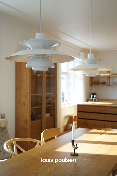 Originally created to adapt to changing light sources, the PH 5 pendant lamp remains a beloved classic. Its sleek design, based on Henningsen's innovative principles, adds a touch of sophistication to any space. Credit: @mr.aardal #PH5Pendant #PoulHenningsen #DiningRoomLighting #IconicDesign Poul Henningsen Ph5, Louis Poulsen Ph5, Ph Lamp, Poul Henningsen, Kitchen Pendants, Louis Poulsen, New Living Room, Dining Room Lighting, Lovely Colors