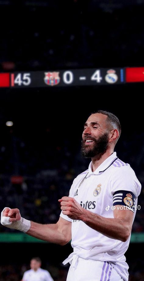 Real Madrid Vs Barca, Madrid Vs Barca, Benzema Wallpaper, Soccer Players Haircuts, Real Madrid Cr7, Football Funny Moments, Real Madrid Pictures, Benzema Real Madrid, Barcelona Vs Real Madrid