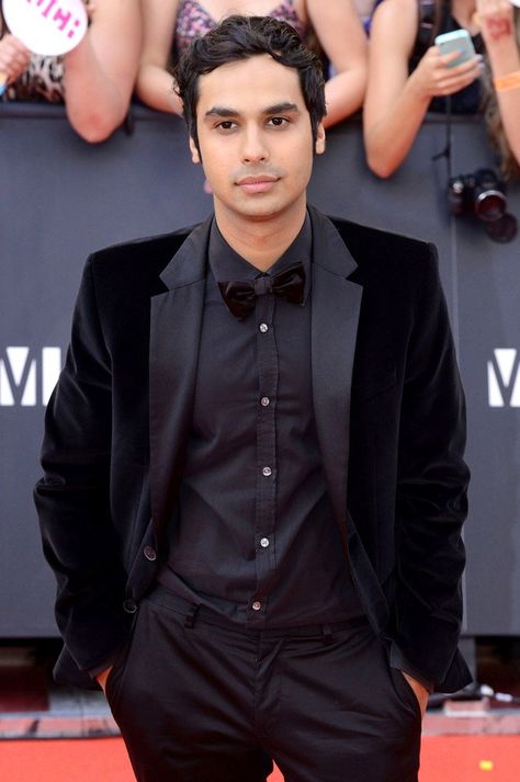 Kunal Nayyar from "the Big Bang Theory" as Raj Koothrapali Kunal Nayyar, Big Bang Theory Show, Sheldon Cooper, Dear Future Husband, The Big Bang Theory, Famous Men, Big Band, Handsome Actors, Big Bang Theory