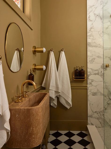 13 Bathroom Design Tips to Steal from Hotels Mustard Bathroom, Hotel Bathroom Design, Brass Bathroom Faucets, Vanity Faucet, Brown Bathroom, Brass Bathroom, Hotel Bathroom, Bathroom Floor Tiles, Unlacquered Brass