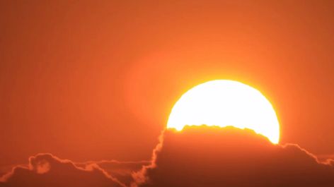 Beautiful Sunrise. Rising Morning sun over the ocean on Make a GIF Sun Video, Sun Banner Gif, Orange Gif, Sunrise Banner Gif, Sunrise Gif, Sun Stimboard, Sun Rising Gif, Sunrise Video Morning, Sun Rise Video