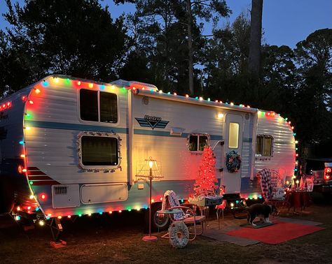 Camper Christmas Decorations, Rv Christmas, Camper Christmas, Christmas Camper, Camper Living, Lights Christmas, Yule, Xmas Decorations, Decor Diy