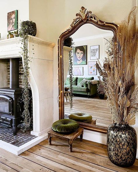 Large Mirror In Living Room, Mirror In Living Room, House Manifestation, Interior Design Course, Casa Country, Design Course, Vintage Mirror, Corporate Office, Design Living Room