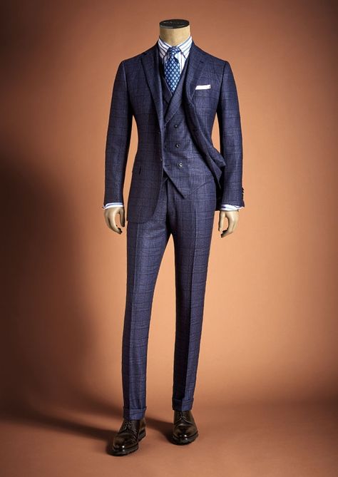 Kiton | Fall - Winter 2017/2018 Men's Collection Book British Style Men, Suits Men, New Mens Fashion, Fashion Suits For Men, Men Formal, Men’s Suits, Suit Style, Mens Fashion Suits, Suit Designs