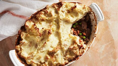 Vegetarian Shepherd's Pie Vegetarian Shepherds Pie, Vegetarian Comfort Food, Shepherds Pie Recipe, Potato Toppings, Shepherd's Pie, Winter Dinner, Shepherds Pie, White Cheddar, Easy Casserole Recipes