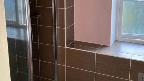 Brown Tile Bathroom Ideas, Brown Tile Bathroom Ideas Color Palettes, Brown Tiles Bathroom, Brown Bathroom Tiles, Bathroom With Brown Tile, Bathroom Brown Tile, Brown Tile Bathroom, Grey Mosaic Tiles, Dark Brown Walls