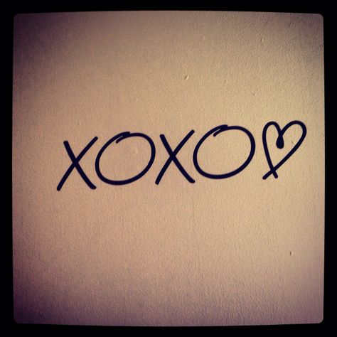 XOXO Xo Heart Tattoo, Xo Xo Tattoo, Xoxo Tattoo, Xo Tattoo, Love Heart Tattoo, Couple Matching Tattoo, Sweet Tattoos, Back Of Shoulder Tattoo, Tattoo Font