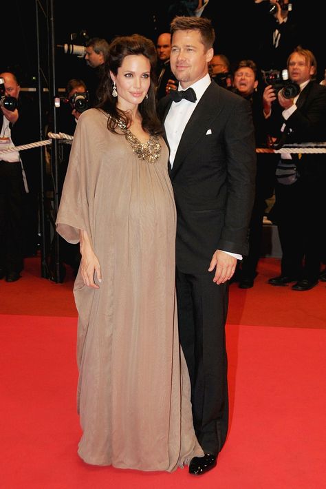 Maternity style Angelina Jolie Pregnant, Celebrity Maternity, Celebrity Maternity Style, Parent Advice, Child Nutrition, Brad Pitt And Angelina Jolie, Hollywood Beauty, Pregnancy Fashion, Pregnancy Style