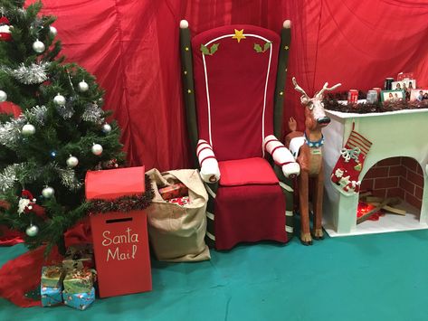 Trono Papa Noel Chair For Santa Pictures, Diy Santa Chair For Pictures, Santa Chair, Christmas Tutorial, Christmas Chair, Diy Santa, Santa Pictures, Xmas Diy, School Help