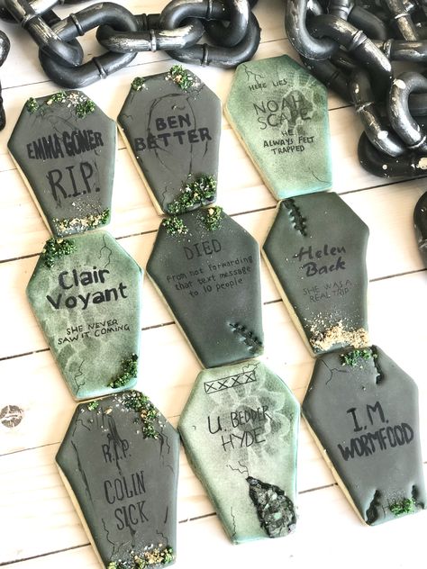 Gravestone Cookies Decorated, Coffin Cookies Royal Icing, Gravestone Cookies, Spooky Cookies, Coffin Cookies, Icing Designs, Halloween Tea Party, Themed Treats, Halloween Foods