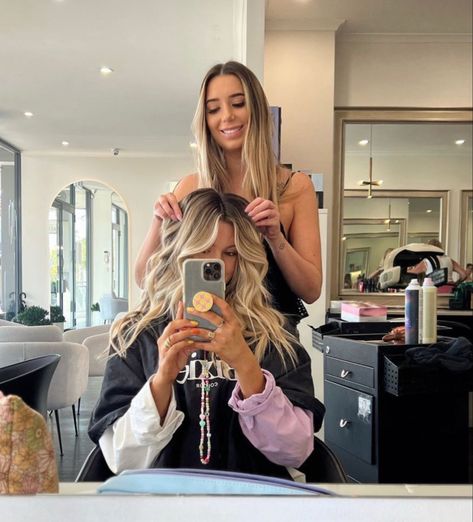 #salon #selfie #hairselfie#hairsalon Cosmology Aesthetic Hair, Hair Dressers Aesthetic, Hair Salon Mirror Selfie, Salon Party Ideas, Hair Salon Selfie, Hairstyling Aesthetic, Cosmatolagist Aesthetic, Hairstylist Vision Board, Hairdresser Portrait