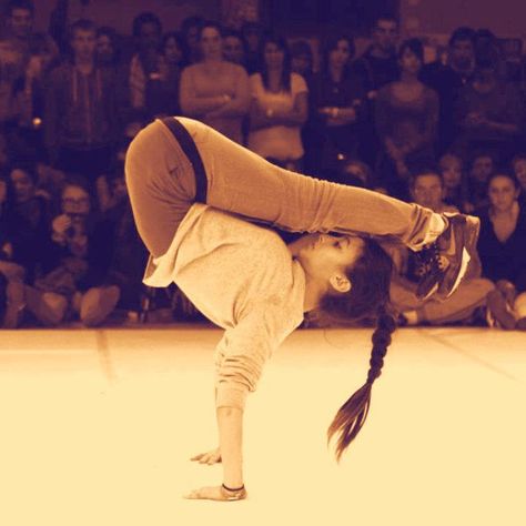 BGirl... - invert freeze Female Breakdancer, Dance Picture Poses, Dance Like No One Is Watching, Dance It Out, People Dancing, Dance Photos, Dynamic Poses, Hip Hop Culture, Break Dance