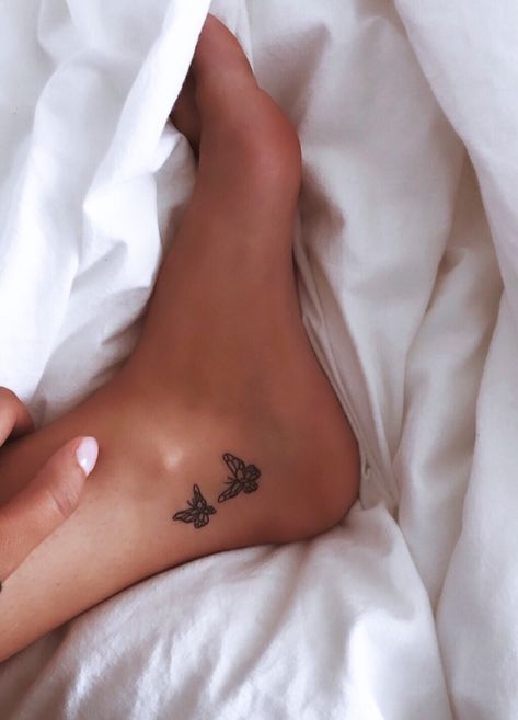 Tattoo Bein Frau, Butterfly Ankle Tattoos, 27 Tattoo, Simple Butterfly Tattoo, 42 Tattoo, Ankle Tattoos For Women, Inspiration Tattoos, Tiny Tattoo, Stylist Tattoos