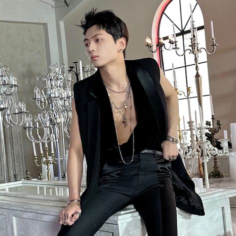 Enhypen icon Enyphen Jay, Best Friend Birthday Present, Jay Park Enhypen, Fashion Models Men, Park Jay, Enhypen Icon, Look At The Moon, Handsome Asian Men, Park Jongseong