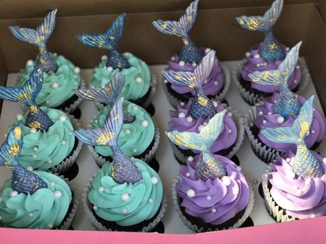 Candy Melts and edible gold leaf mermaid tails for cupcakes! Mermaid Birthday Party Cake Cupcakes, Mermaid Birthday Cupcakes, Ariel Cupcakes, Under The Sea Cupcakes, Cake Bakery Shop, Little Mermaid Cupcakes, Mermaid Birthday Party Food, Cakes Ice Cream, Mermaid Theme Birthday Party