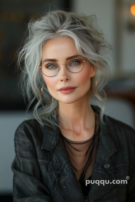 Gray Hair Color Guide: Tips for Styling Gray Hair - Puqqu Grey Hair Outfits, Makeup For Gray Hair, Grey Hair And Glasses, Hair And Glasses, Hair Color Guide, Grey Hair Looks, Grey Hair Transformation, Grey White Hair, Gorgeous Gray Hair