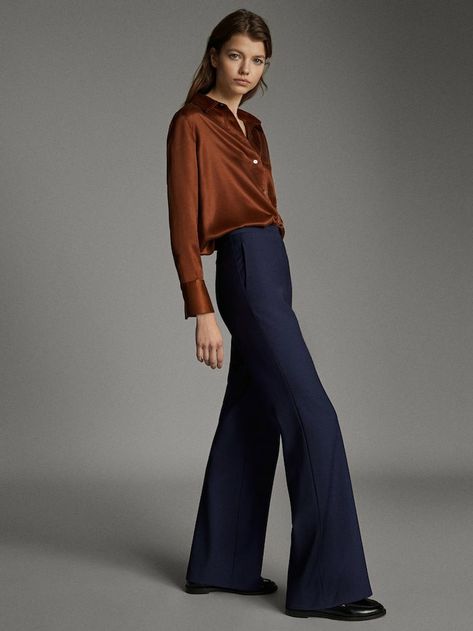 Flared hem wool trousers. Navy Trousers Outfit Women, Navy Trousers Outfit, Blue Trousers Outfit, Blue Pants Outfit, Slacks Outfit, Massimo Dutti Women, Navy Outfit, High Street Fashion, Brown Shirt