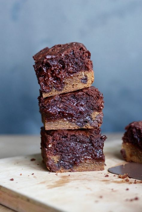 Vegan Brookies! With a classic chocolate chip cookie base and a fudgy, rich brownie topping, these Vegan Brookies will be the star dessert at any party! #vegan #vegandessert #vegancookies #veganbrownies #brookies #cookies #brownies #dessert #chocolate #vegetarian Vegan Brownies Easy, Vegan Dessert Bars, Easy Vegan Cookies, Vegan Brownies Recipe, Chocolate Hummus, Vegan Chocolate Recipes, Best Vegan Desserts, Cookie Base, Sweet Potato Brownies