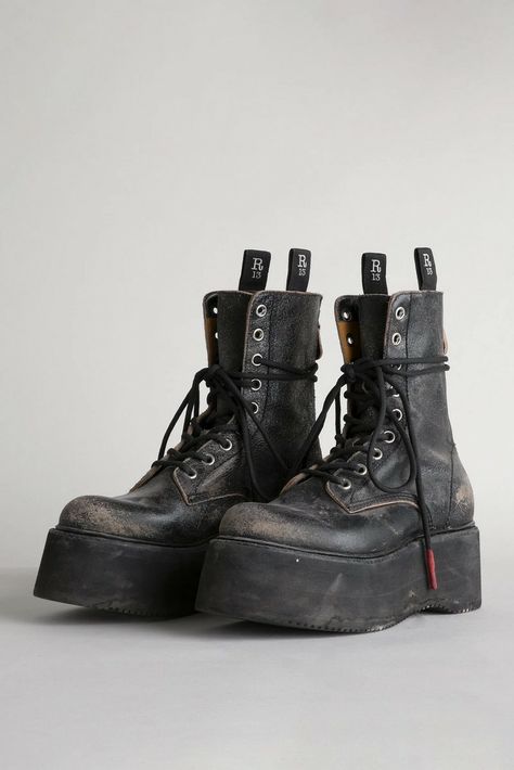 Dr Shoes, Estilo Punk, Combat Boot, Swag Shoes, Pretty Shoes, Dream Shoes, Platform Boots, Platform Shoes, Handmade Leather