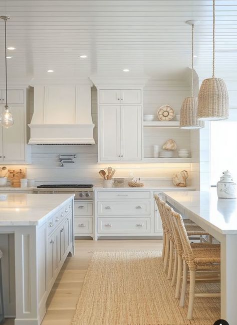 Beach House Kitchen Open Shelving, Coastal Kitchen Sink Ideas, Spanish White Kitchen, Florida Modern Farmhouse, Palm Beach Kitchen Style, Beachy Modern House, Beachy Modern Kitchen, Modern Beach House Kitchen Ideas, Clean Coastal Aesthetic