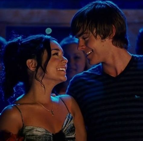 😍😍😍 Gabriela Montez, Zac And Vanessa, Troy And Gabriella, High School Musical 2, High School Love, High School Music, High School Musical 3, Troy Bolton, Music Background