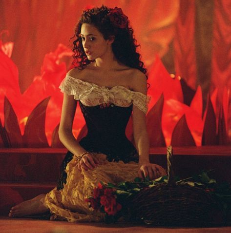 Emmy Rossum in The Phantom Of The Opera (2004) Princess Dress Drawing, Phantom Of The Opera 2004, Christine Daae, Emmy Rossum, Dress Drawing, Princess Aesthetic, The Phantom, Movie Costumes, The Opera