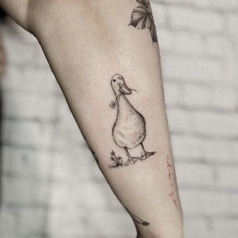 Goose Tattoo, Duck Tattoos, Paris Tattoo, Daffodil Tattoo, Bunny Tattoos, Special Tattoos, Flower Hats, Pretty Tattoos, Black Tattoos