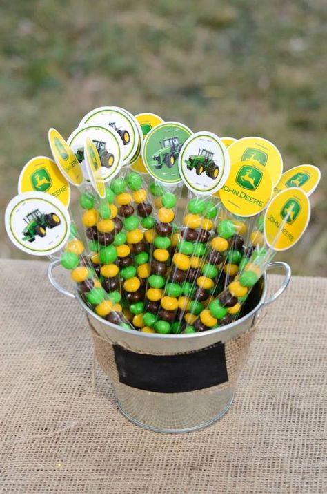 John Deere Party Favors, John Deere Birthday Party Ideas, Birthday Party Ideas Food, Tractor Party Favors, John Deere Birthday Party, John Deere Party, Tissue Garland, John Deere Birthday, Tractor Birthday Party