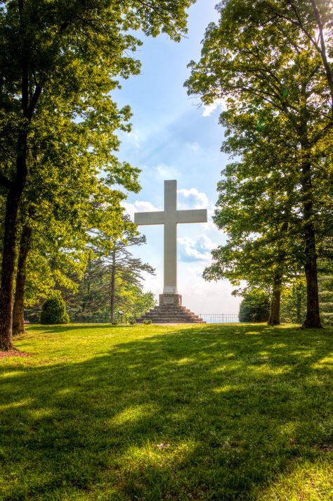 Jesus Cross Aesthetic, Cross Pictures Beautiful, Aesthetic Cross, Cross Images, Southern Aesthetic, Cross Background, Memorial Cross, Pretty Cross, Christian Photography