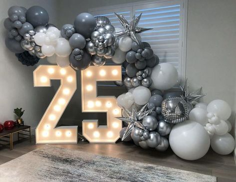 Balloon Garland With Number Balloon, Balloon Garland With Numbers, Balloon Arch With Marquee Numbers, Marquee Numbers With Balloon Garland, Marquee Numbers With Balloons, Balloon Garland With Marquee Numbers, Silver Balloon Installation, Silver Balloon Garland, Silver Number Balloons