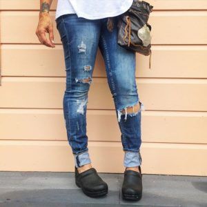 How to Incorporate Clogs into Your Spring Wardrobe | Superior Clogs Danko Shoes, Dansko Outfits, Dansko Clogs Outfit, Clog Outfits, Medical Clogs, Work Vibes, Clogs Women, Clog Mules, Clogs Outfit