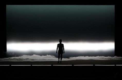 The lighting designer decided to have an intense white light behind him, thats on the bottom lower of the cya, to only show the sharp silhouette of the performer. This is great for a dance show and it helps to describe the setting, since we see the clouds forming on the bottom of the stage. Conception Scénique, Stage Lighting Design, Robert Wilson, Theatre Inspiration, Theatre Lighting, Marina Abramovic, Set Design Theatre, Stage Set Design, White Lighting