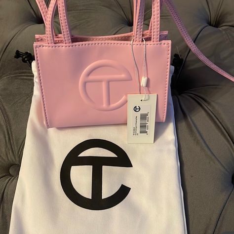 Authentic New Telfar Bag, Telfar Bags, Marc Jacobs Snapshot Bag, Telfar Bag, Pretty Sneakers, My Style Bags, Trendy Purses, Girly Bags, Luxury Purses, Girly Accessories