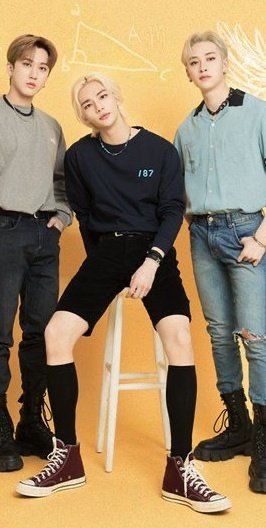 Im screaming why do his legs look 10 feet long 😭😭 my boy lean Hyunjin Thighs, Thigh High Socks Outfits, Long Socks Outfit, High Socks Outfits, Hyunjin Aesthetic, Thigh High Boots Outfit, Thigh Socks, Mens Socks Fashion, High Boots Outfit