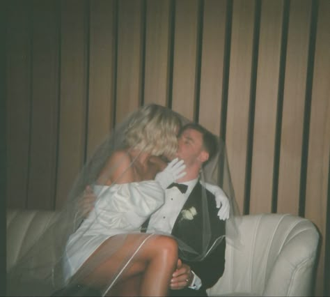 Racy Wedding Photos, Bride And Groom Elopement, Alternative Wedding Pictures, Bride And Groom Pictures Aesthetic, Getting Ready Wedding Photos Aesthetic, Bride And Groom Pictures Vintage, Bride And Groom Reception Photos, Wedding Singer Aesthetic, Timeless Bride And Groom