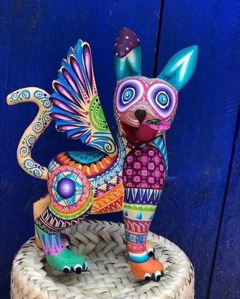 Magical Abilities, Mexican Artwork, Mexican Culture Art, Keramik Design, Art Carved, Gallery Owner, Middle School Art, Mexican Culture, Arte Animal